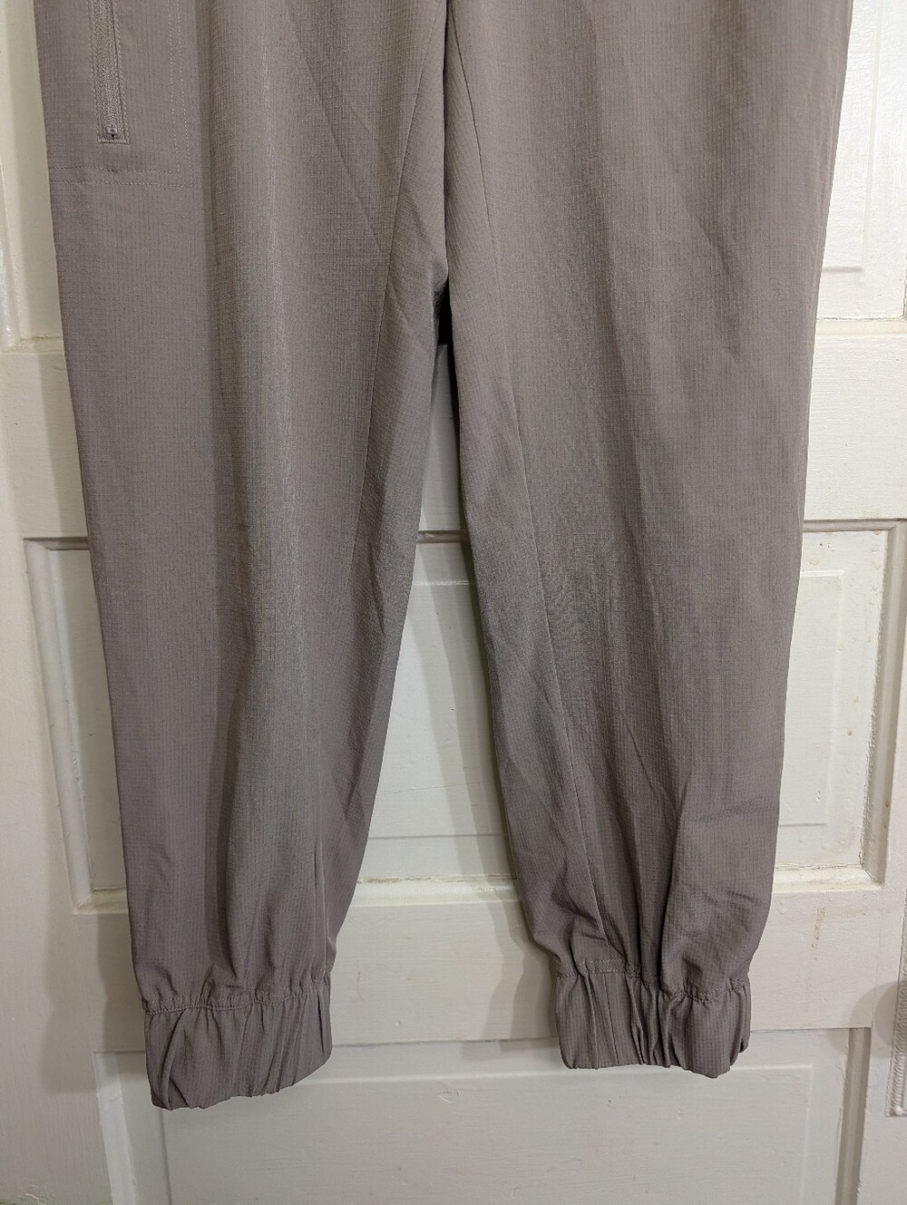 Eddie Bauer Women's M Utility Cargo Jogger Pants Taupe Hiking Travel Stretch - Picture 4 of 9